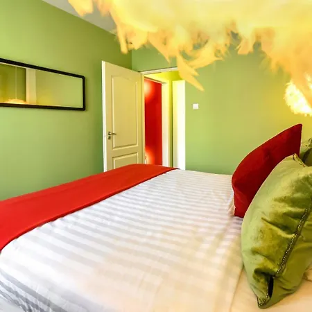 City Haven - Downtown Apartments With Art Deco Design Bucharest Room photo