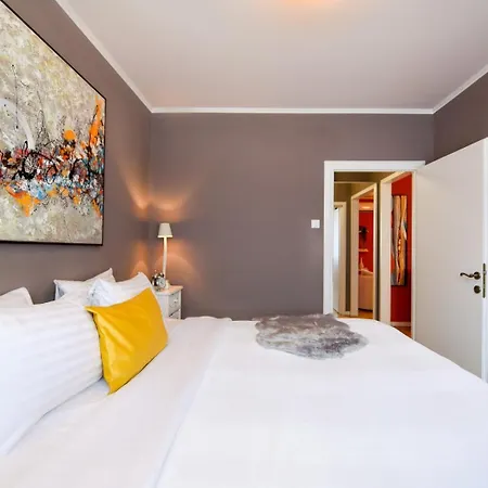 City Haven - Downtown Apartments With Art Deco Design Bucharest Room photo